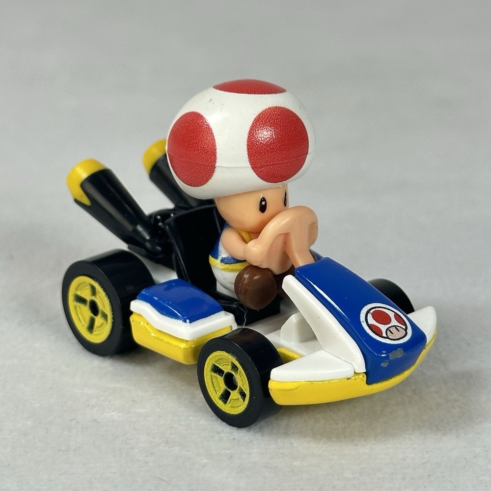 Hot Wheels Mario Kart Toad Standard Kart Die Cast Vehicle 1:64 Scale
